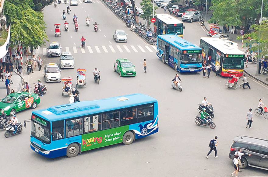 Xe buýt chạy trên đường đang được thường xuyên giám sát, kiểm tra 