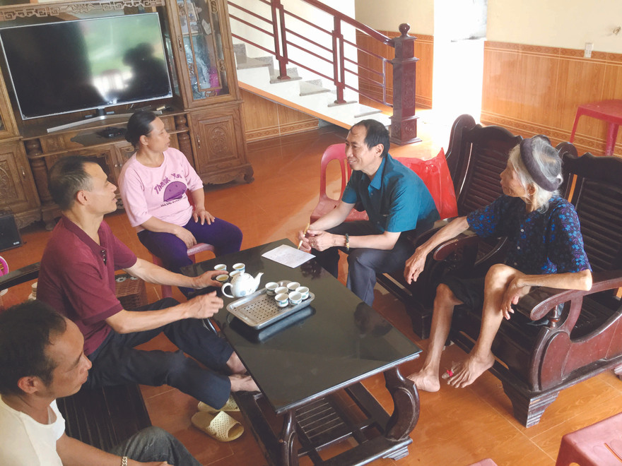 Gia đình Trí phấn khởi kể về những đối thay của gia đình. Ảnh: Duy Chiến