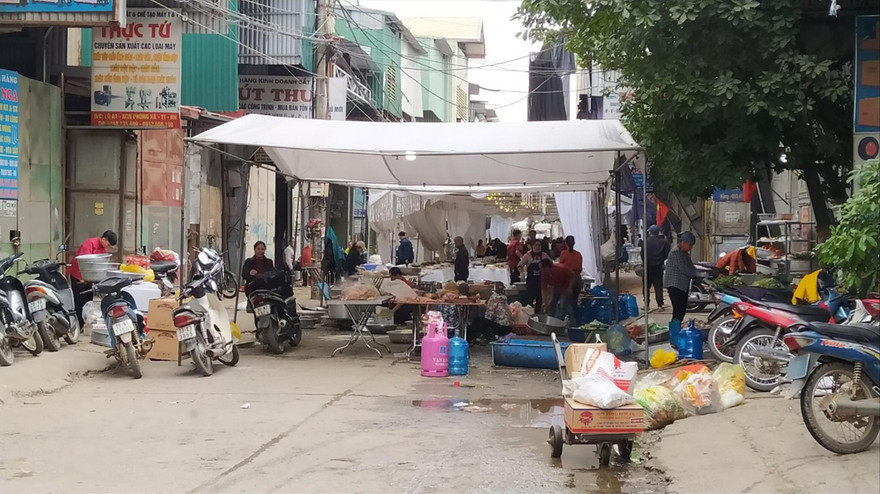 Một đám cưới ở xã Phùng Xá chiếm nguyên cả con đường​ 