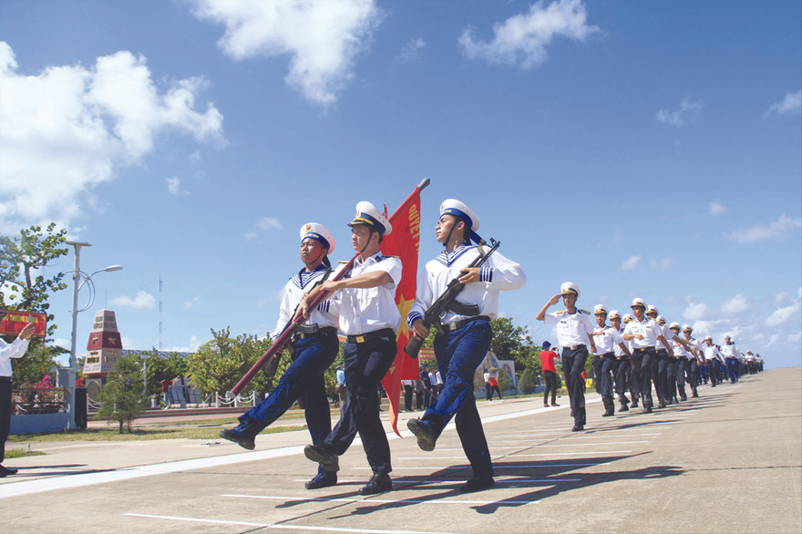 Lễ chào cờ trên đảo Trường Sa Ảnh: Trường Phong 
