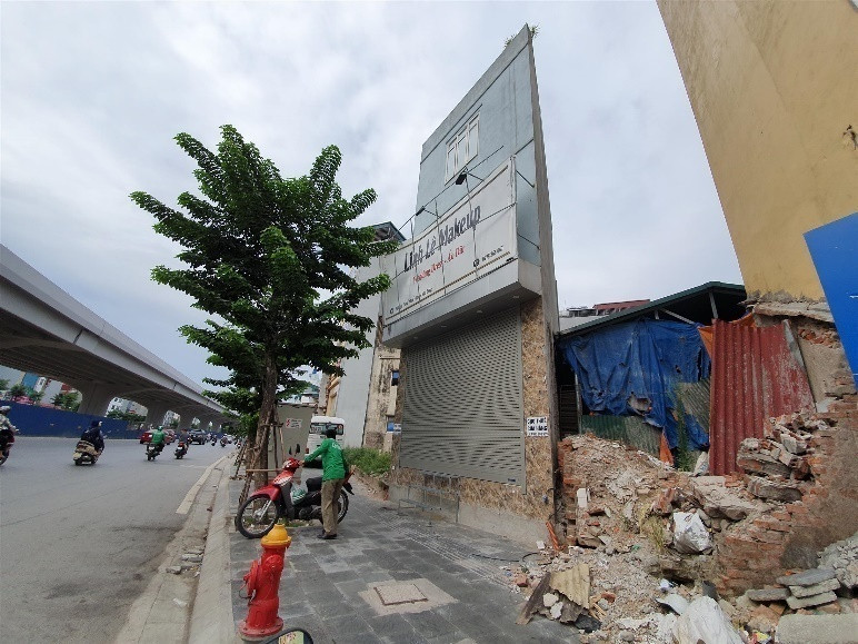 Căn nhà sắc lẹm, kỳ dị trên đường Phạm Văn Ðồng