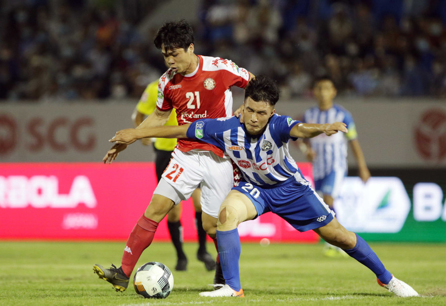 Công Phượng không thể góp mặt ở trận bán kết gặp CLB Hà Nội do nhận đủ thẻ phạt ảnh: HỮU PHẠM