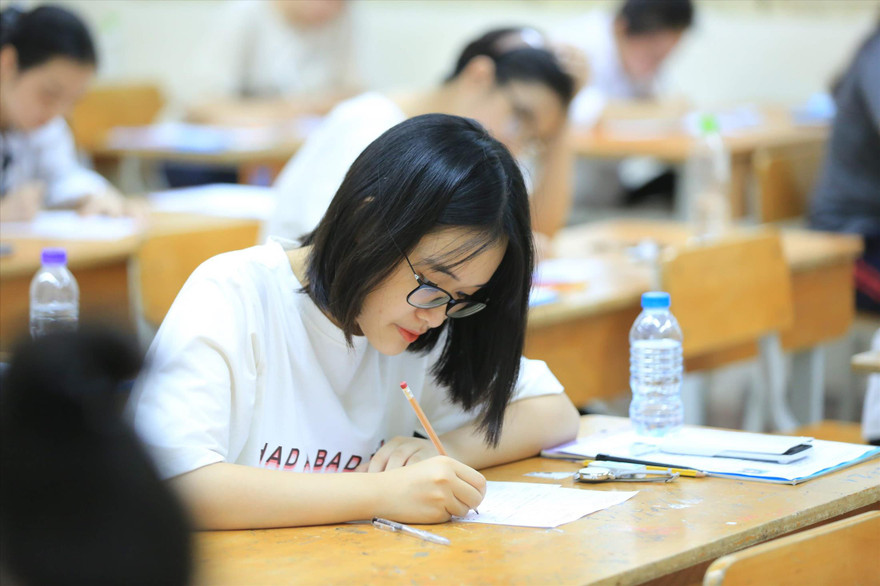 Thí sinh năm nay chịu nhiều áp lực vì quá nhiều kỳ thi tuyển sinh ÐH? Ảnh: Như Ý