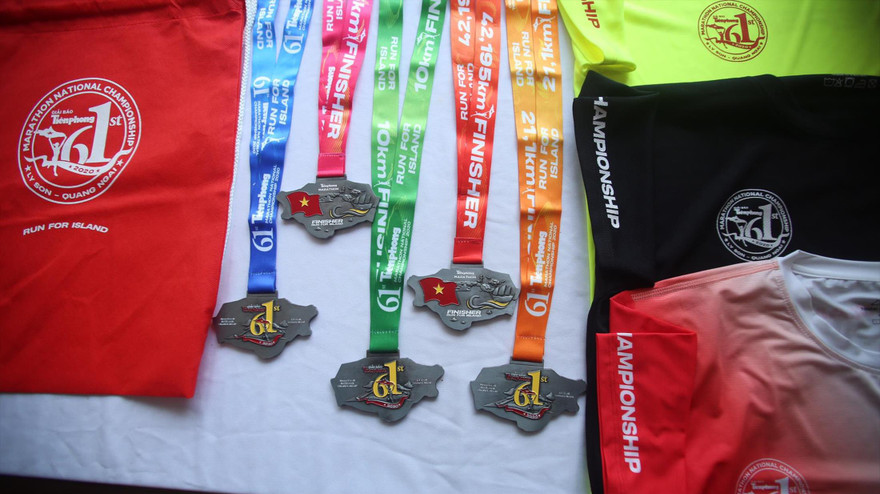 Bộ sản phẩm dành cho VÐV tham dự Tiền Phong Marathon 2020 . Ảnh: Mạnh Thắng