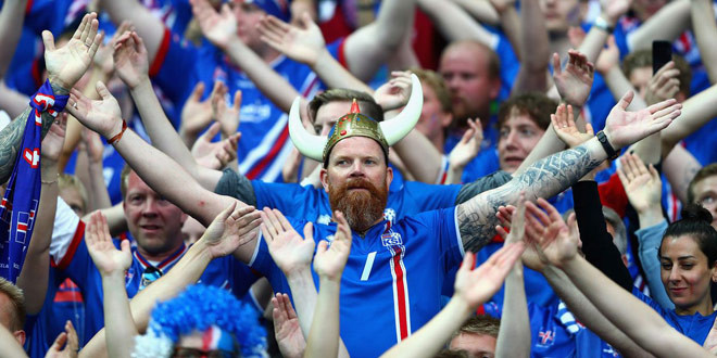 Cổ động viên Iceland.