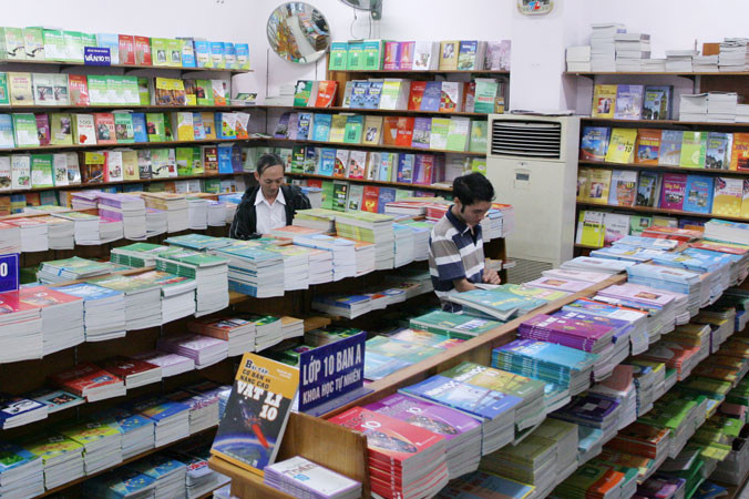 SGK không được sử dụng lại là một sự lãng phí lớn trong bối cảnh đất nước còn nghèo. Ảnh: Như Ý.