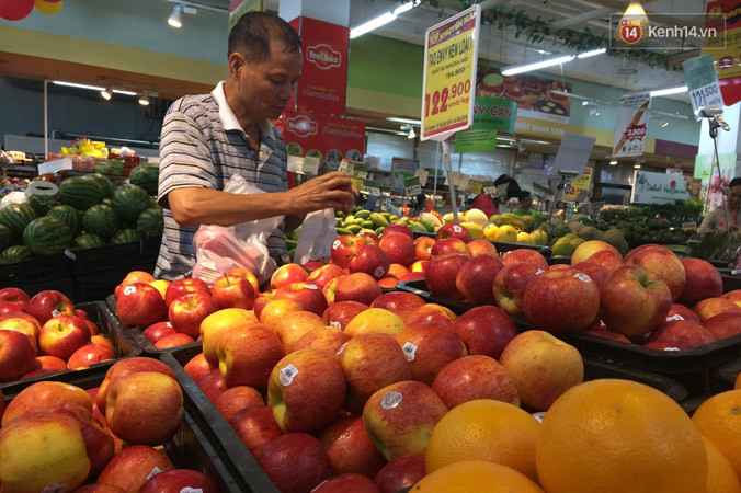 Rau quả Việt đang chịu nhiều sức ép bị lấn sân ngay ở trong nước. Ảnh: Hồng Vĩnh.