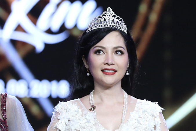 Hoa hậu Nguyễn Thiên Nga giao lưu tại Gala 30 năm HHVN. Chị là một trong số hoa hậu thành đạt và có sự nghiệp vững chắc ở Mỹ. Ảnh: Hồng Vĩnh.