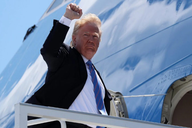 Ông Trump cam kết sẽ rắn với Trung Quốc về thương mại. Ảnh: Telegraph.