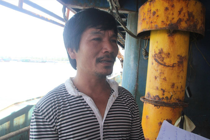 “Mình đi làm ăn, gặp người bị nạn thì phải giúp trước đã chứ không nghĩ chi nhiều”, thuyền trưởng tàu ĐNa 90777 Trần Tiến Hùng. Ảnh: Thanh Trần.