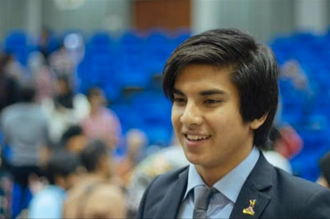 Bộ trưởng 25 tuổi từng từ chối học bổng Oxford