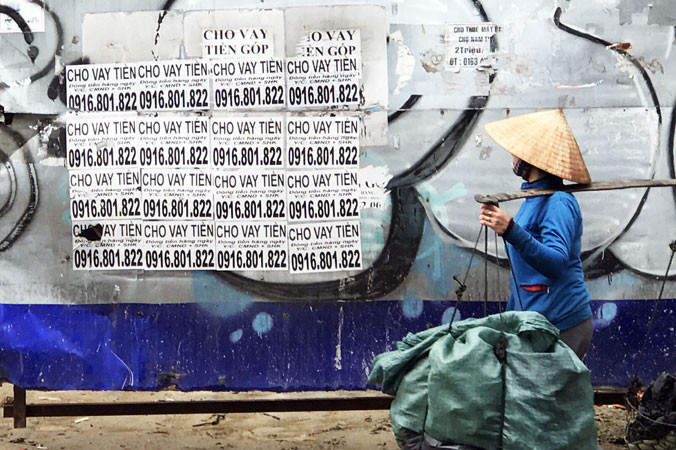 Tín dụng đen giăng mắc, vây bọc người nghèo. Ảnh:pv.
