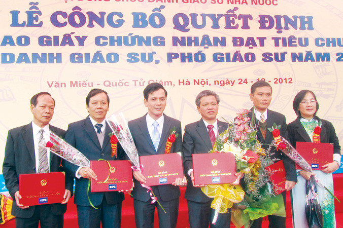 Lễ công bố quyết định và trao giấy chứng nhận đạt tiêu chuẩn chức danh Giáo sư tại Văn Miếu - Quốc Tử Giám. Ảnh minh họa.