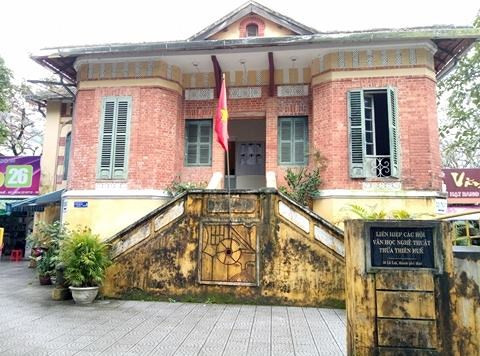Ngôi biệt thự cổ kiến trúc Pháp đứng trước nguy cơ bị xóa sổ. Nguồn ảnh Internet 