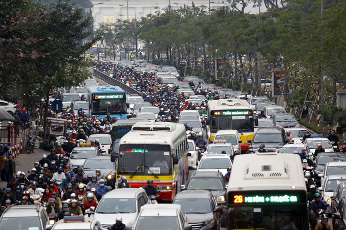 Cảnh ùn tắc trên đường vào dịp cận Tết ở Hà Nội chiều ngày 7/2. Ảnh: Như Ý.