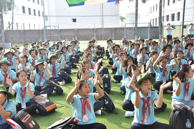 Các chỉ huy Đội tham gia các phần thi tại 7 trạm kỹ năng. ẢNH: CTV.