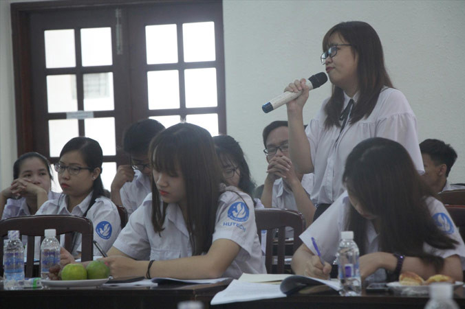 Cán bộ hội chủ chốt của các trường chia sẻ ý kiến tại hội nghị. Ảnh: NGÔ TÙNG.