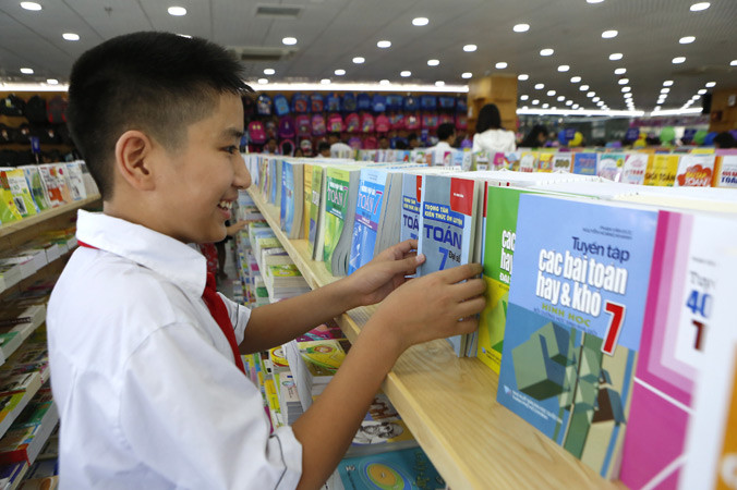 Năm học 2019-2020 học sinh lớp 1 sẽ được học SGK của chương trình GDPT mới. Ảnh: Như Ý.