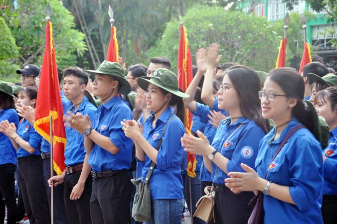 Sinh viên Đh Huế tại lễ ra quân chiến dịch tình nguyện hè 2018. Ảnh:CTV.