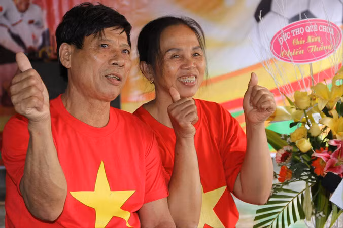 Vợ chồng ông Quang mong con trai và đồng đội giữ gìn sức khỏe để chiến đấu hết mình mang vinh quang về cho Tổ quốc.