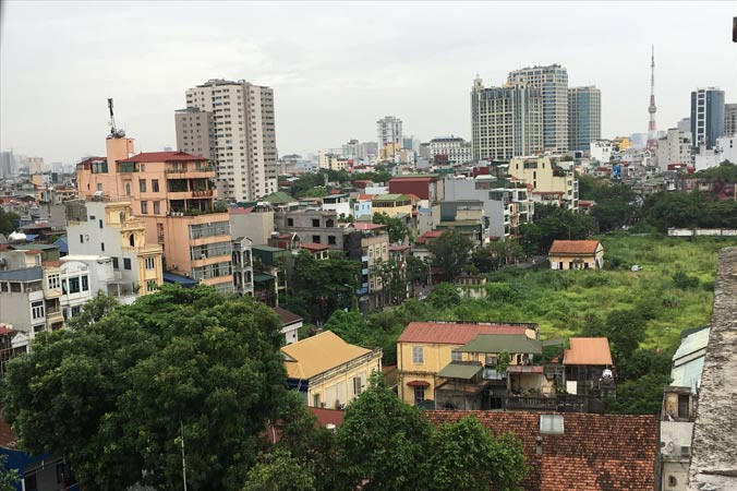 Dự án 94 Lò Ðúc cũng là một vị trí đắc địa nhưng đang bỏ hoang phí. Ảnh: Tuấn Nguyễn.