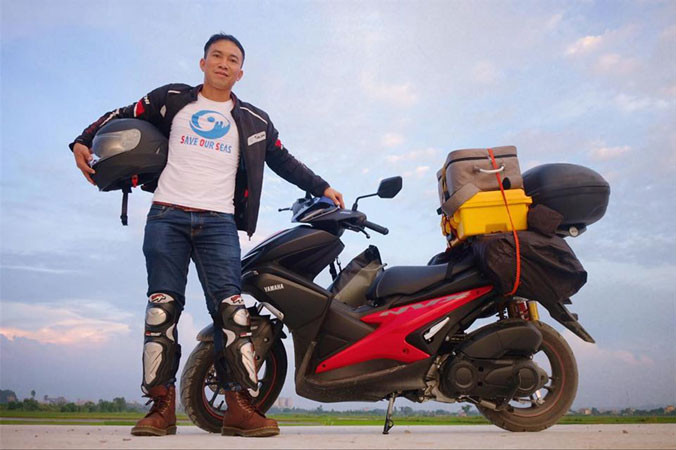 Nhiếp ảnh gia Nguyễn Việt Hùng bắt đầu chuyến hành trình. Ảnh: NVCC.