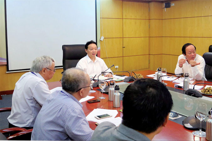 Bộ Tài nguyên và Môi trường làm việc với đại diện các hiệp hội, bộ ngành về việc loại bỏ một số danh mục phế liệu được phép nhập khẩu.