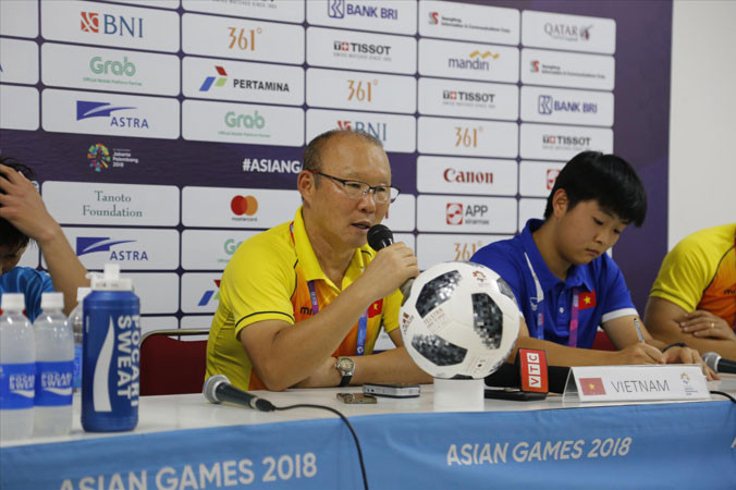 HLV Park Hang Seo đang rất hạnh phúc với bóng đá Việt Nam. Ảnh: THÀNH DUY.