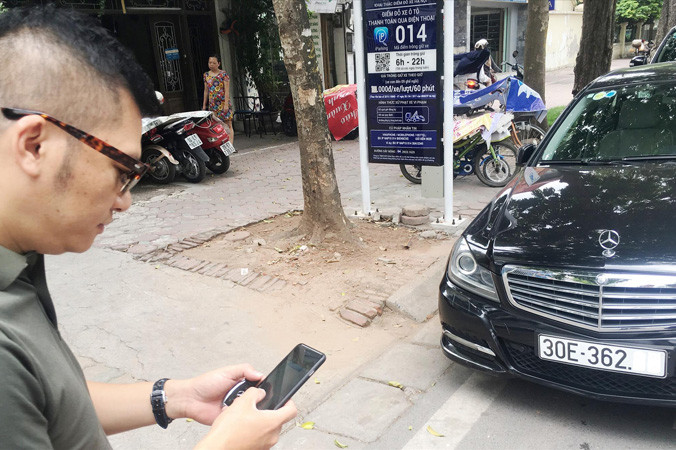 Để tránh “tê liệt” với nhiều chủ xe, từ nay điểm đỗ xe iParking sẽ thanh toán bằng cả tiền mặt.