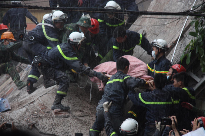 Hiện trường vụ sập nhà.