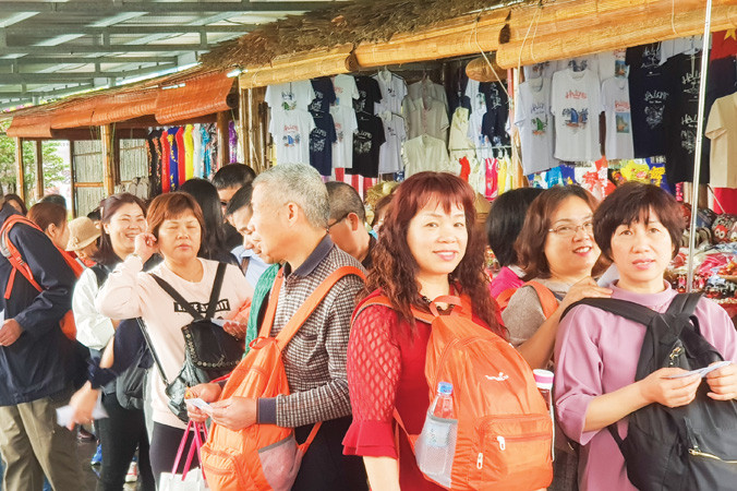 Tour 0 đồng làm méo mó môi trường du lịch Việt. Ảnh: Hoàng Dương.