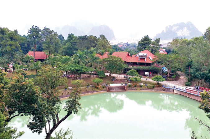 Hàng chục công trình trái phép được xây dựng trên đất trồng rừng.