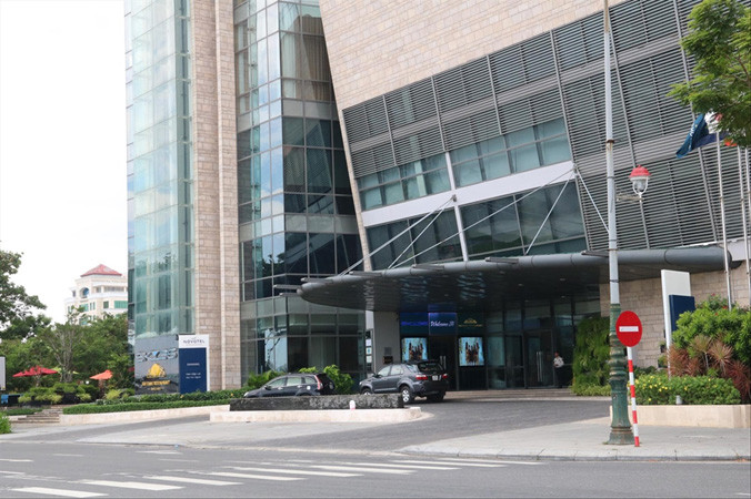 Nhà đất địa chỉ 36-38 Bạch Đằng hiện là khách sạn sang trọng, nằm trong diện 31 nhà đất công sản đang được điều tra làm rõ. Ảnh: Nguyễn Thành.