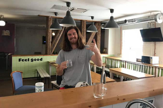 ​Anh chàng kỹ sư người Úc Jacob Meehan xin nghỉ phép 2 tuần để lang bạt ở các thành phố Nga cổ vũ World cup.