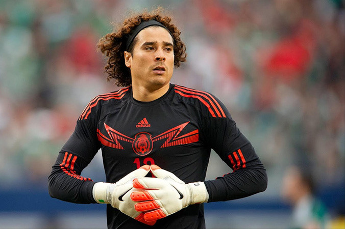 Đại chiến Brazil - Mexico và truyền kỳ 'bàn tay 6 ngón của Ochoa'