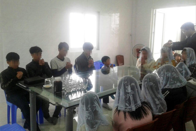 Nhiều người đã rời bỏ nhà, khiến gia đình ly tán, để theo “Hội thánh của Đức Chúa Trời mẹ”.