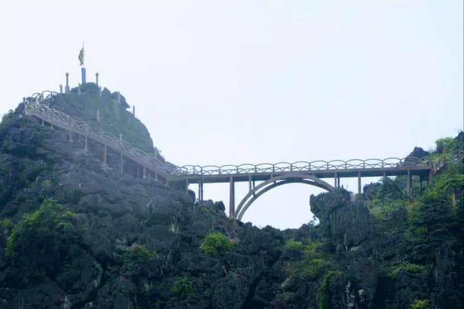 Công trình sai phạm tại Di sản Tràng An trước khi bị xóa sổ. Ảnh: Minh Ðức.