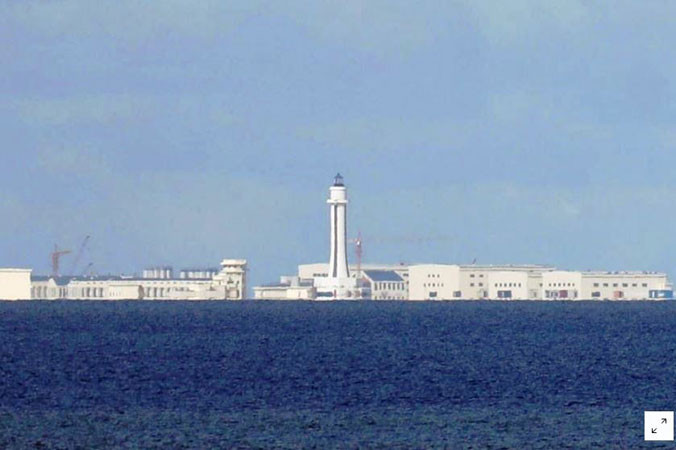 Các công trình Trung Quốc xây dựng trái phép trên quần đảo Trường Sa của Việt Nam. Ảnh chụp ngày 21/4/2017. Ảnh: Reuters.