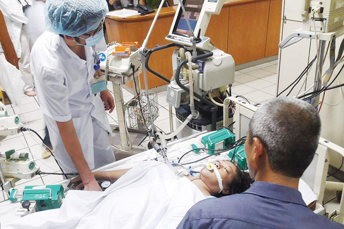 Bệnh nhân chạy thận ở Bệnh viện Hòa Bình. Ảnh: PV.