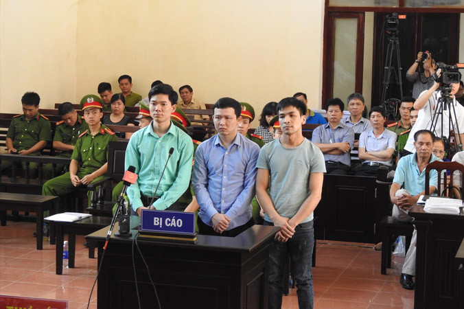 Các bị cáo tại tòa.