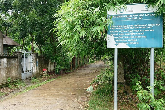 Ðường bê tông gần 270 triệu đồng bên trong chỉ có 1 hộ dân ở.