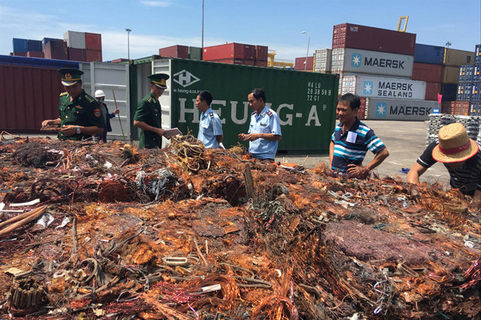 Hàng nghìn vụ buôn lậu, gian lận thương mại cho thấy hoạt động kinh tế ngầm đang diễn ra âm thầm nhưng rất mạnh. Ảnh minh họa của: Tuấn Nguyễn.