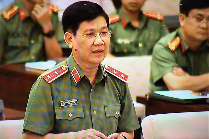 Thứ trưởng Bộ Công an Nguyễn Văn Sơn tại phiên họp.