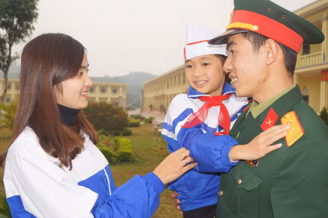 Tạo môi trường sống và công tác thuận lợi để cán bộ, sĩ quan trẻ yên tâm cống hiến là một trong những mục tiêu mà tọa đàm hướng tới. Ảnh: NGUYỄN MINH.