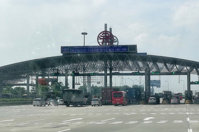 Trạm thu phí Pháp Vân - Cầu Giẽ vừa được đổi thành trạm thu giá Ảnh: Mạnh Thắng.