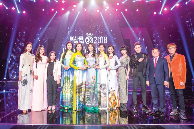 Thí sinh khu vực phía Bắc thuyết trình dự án Người đẹp Nhân ái tại TPHCM (ảnh: BTC cung cấp).