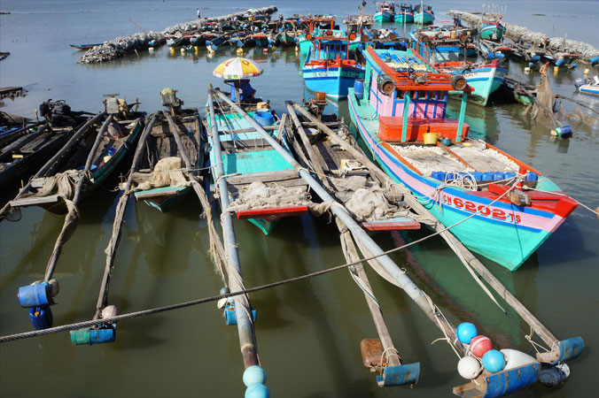 Ngư cụ của người dân khai thác ven bờ biển. Ảnh: Tiến Hưng.