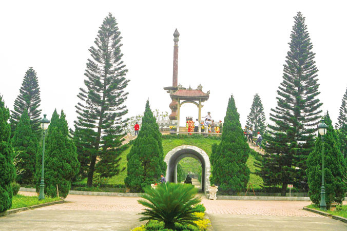 Thành cổ Quảng Trị. Ảnh: Hồng Vĩnh.