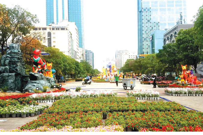 Đường hoa Tết Mậu Tuất 2018 mở cửa đón khách từ 19h tối 28 Tết.