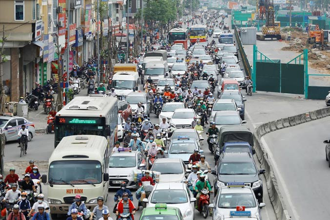 Dự án mở rộng đường Vành đai 1 đoạn Trường Chinh đang bị chấm tiến độ. Ảnh: A.Trọng.